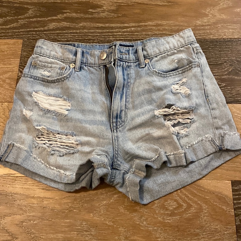 Aeropostale mom shorts. Brand new. Size 6.